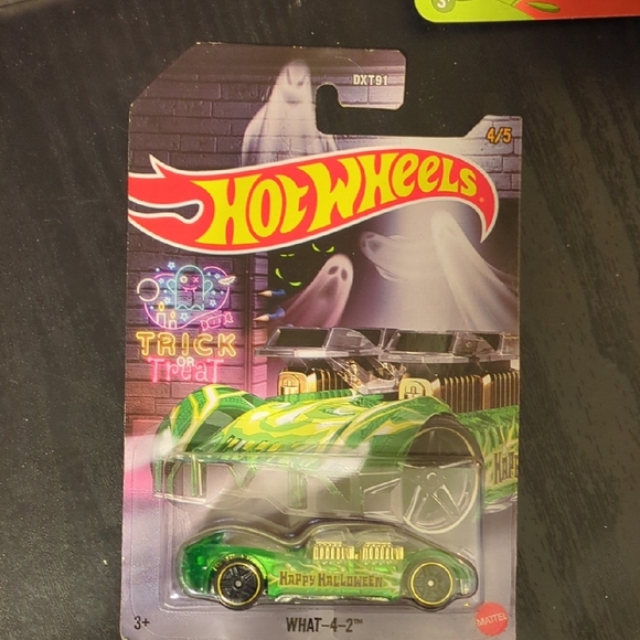What 42 Green Trick or Treat Car - Picture 1 of 2